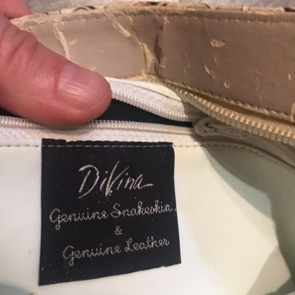 Summer blow out $15!! Italian, Genuine snakeskin or leather ladies purse. - Picture 2 of 16